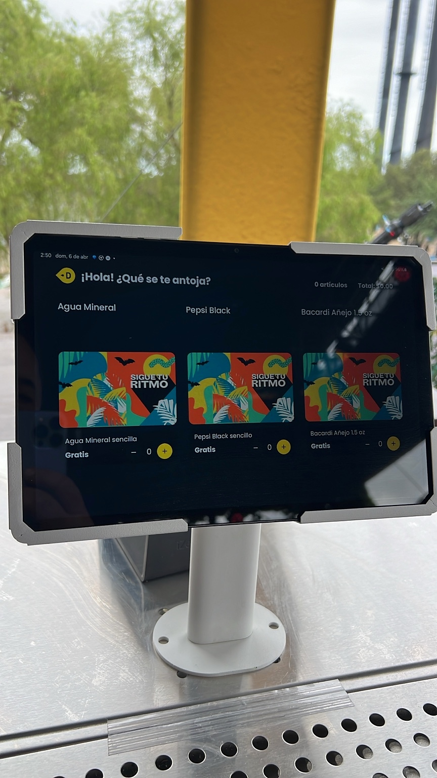 Tablet para selección de bebidas en una estación de autoservicio