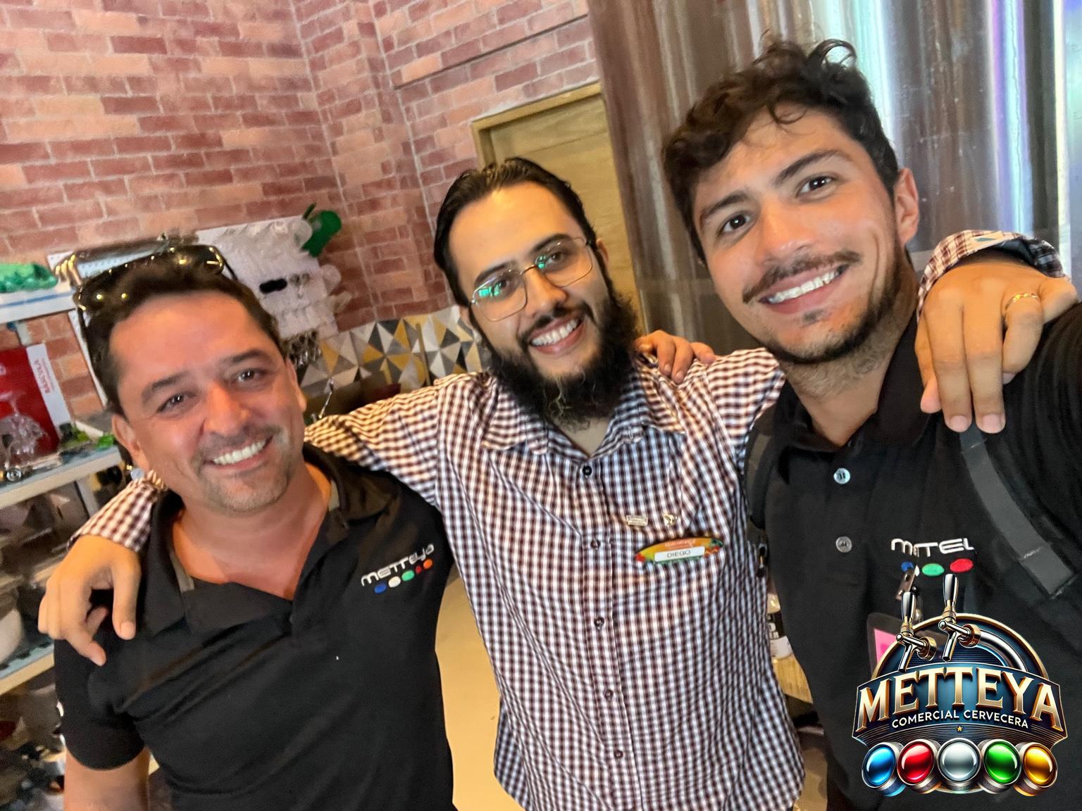 Técnico Metteya durante una visita técnica en planta cervecera